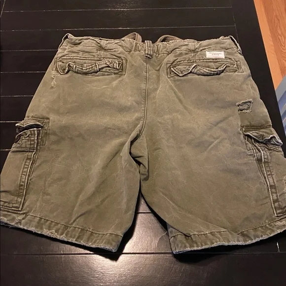 Abercrombie & Fitch Y2K olive green cargo shorts, size men’s 36 waist - Picture 6 of 8